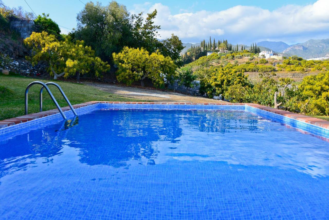Вілла Casa Entre Nerja Y Фріхіліана Екстер'єр фото